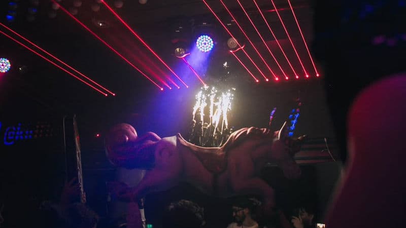 Friday Night in London — Friday, 17 Apr 2026