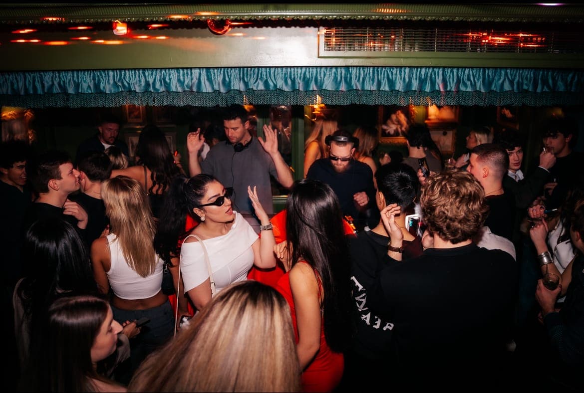 Sunday Night in London — Sunday, 12 Apr 2026