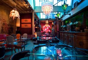 Loungelover : London's Top Bars. Great nightlife, extensive cocktail list, one of London's most exclusive bars.