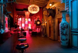 Loungelover : London's Top Bars. Great nightlife, extensive cocktail list, one of London's most exclusive bars.