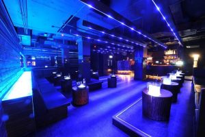 Apres : London's Top Bars. Great nightlife, extensive cocktail list, one of London's most exclusive bars.