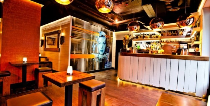 Apres : London's Top Bars. Great nightlife, extensive cocktail list, one of London's most exclusive bars.