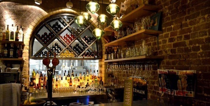 Baranis : London's Top Bars. Great nightlife, extensive cocktail list, one of London's most exclusive bars.