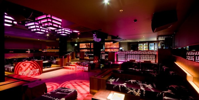Chinawhite : London's Top Nightclubs. Great nightlife, girls night out, extensive cocktail list, one of London's most exclusive clubs.